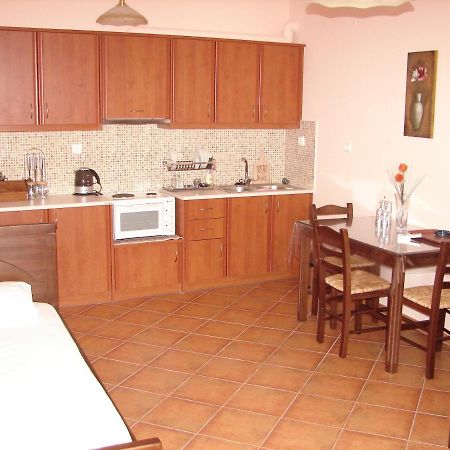 Makronas Apartments Карист Екстер'єр фото