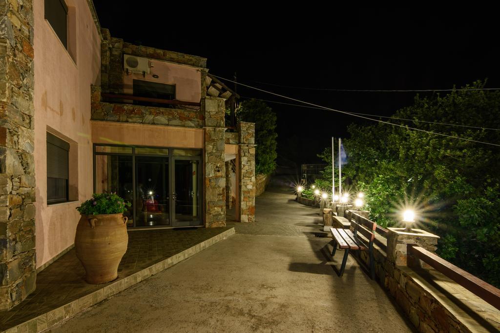 Makronas Apartments Карист Екстер'єр фото