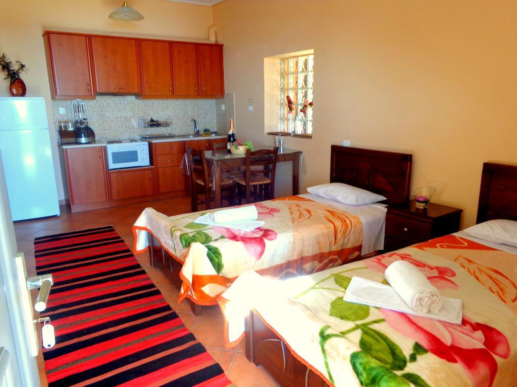 Makronas Apartments Карист Екстер'єр фото